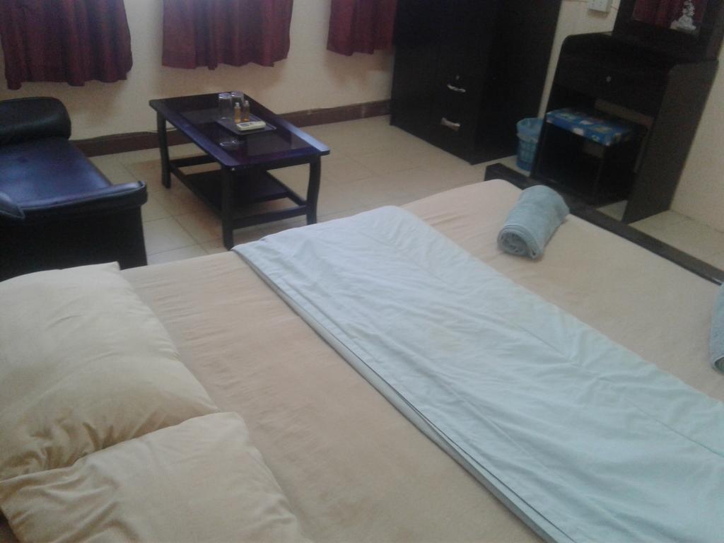 בנגקוק Yaya Guesthouse מראה חיצוני תמונה