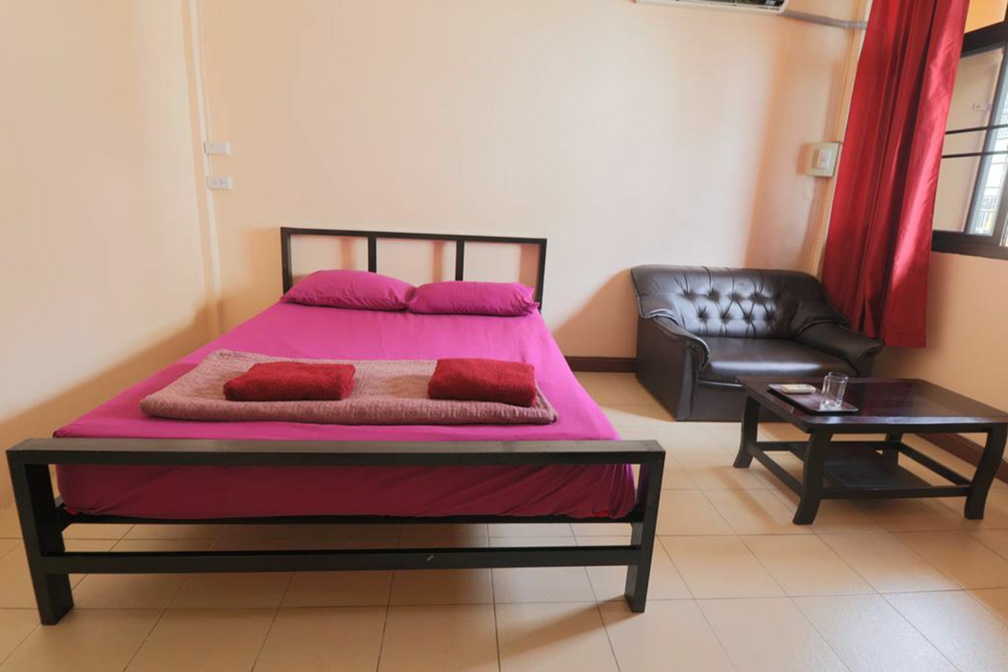 בנגקוק Yaya Guesthouse מראה חיצוני תמונה