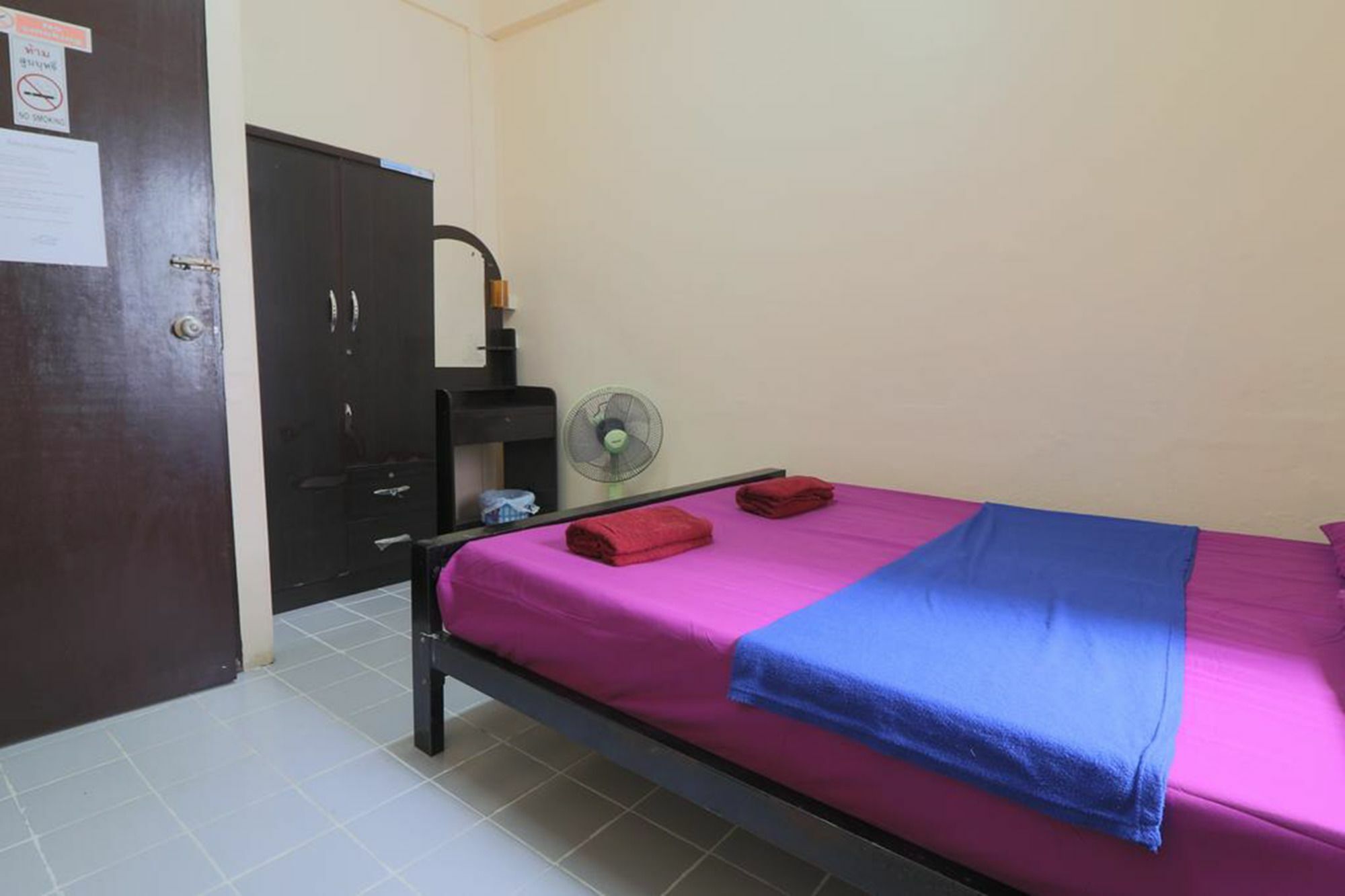 בנגקוק Yaya Guesthouse מראה חיצוני תמונה