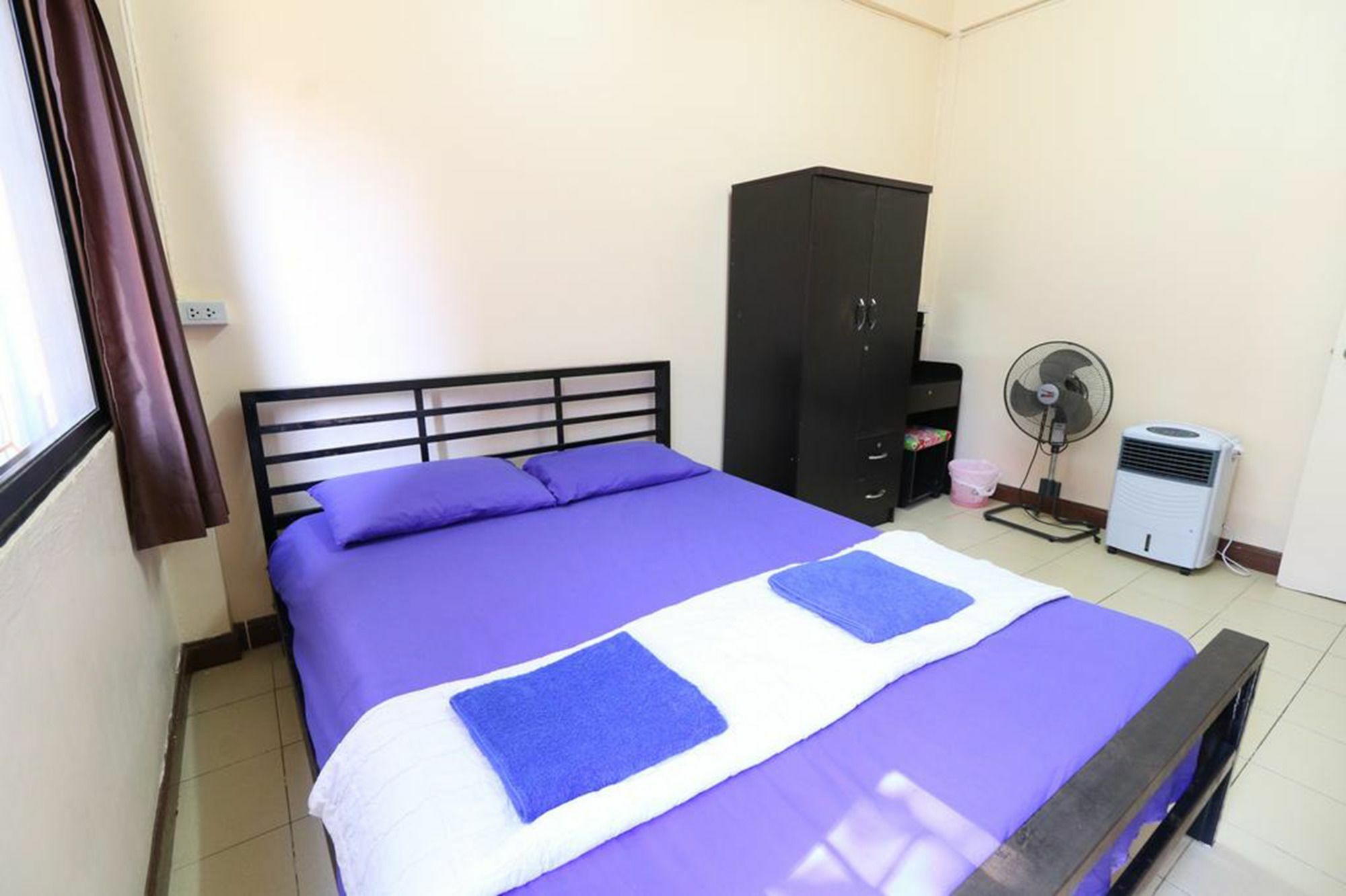 בנגקוק Yaya Guesthouse מראה חיצוני תמונה