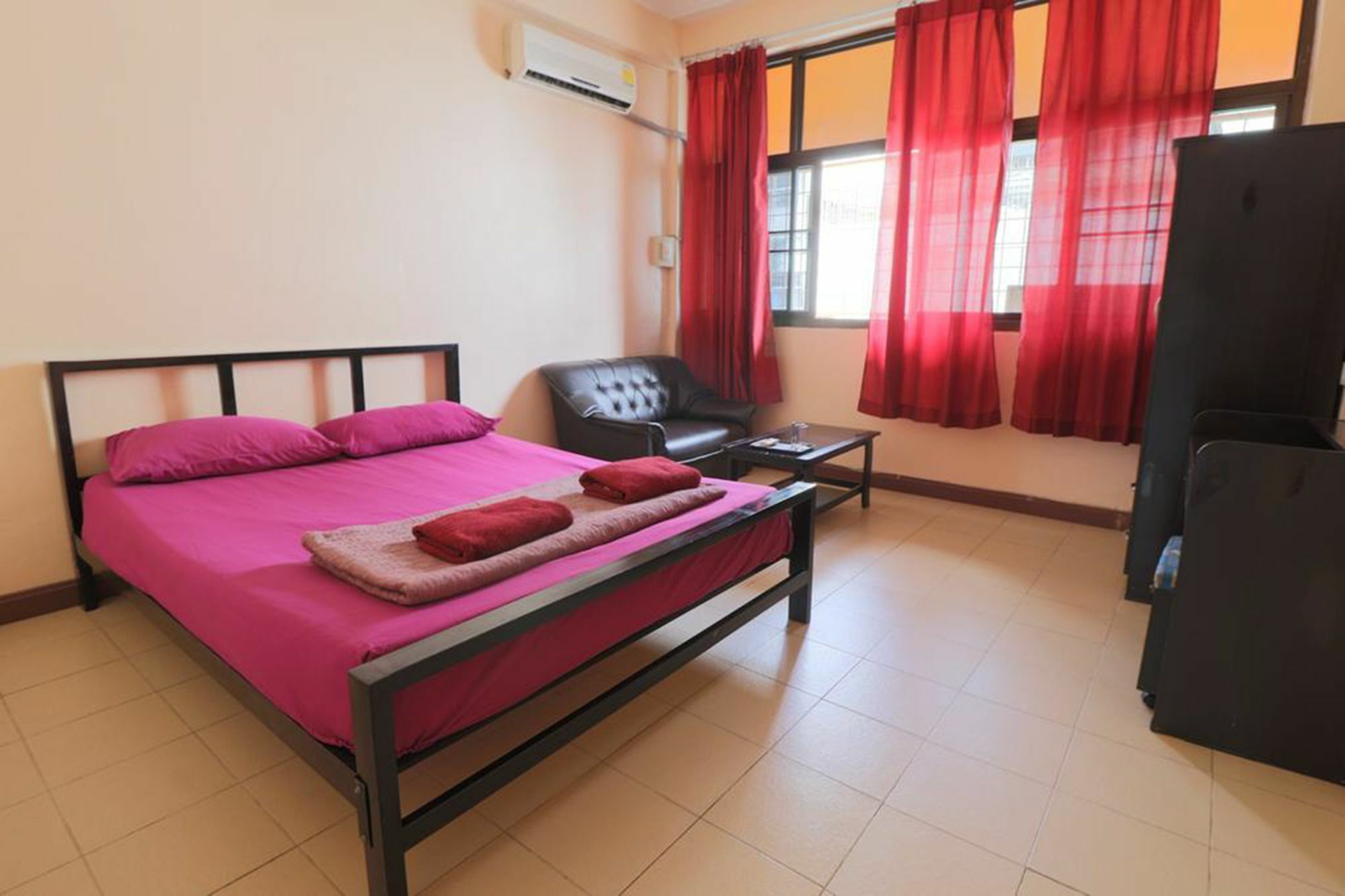 בנגקוק Yaya Guesthouse מראה חיצוני תמונה